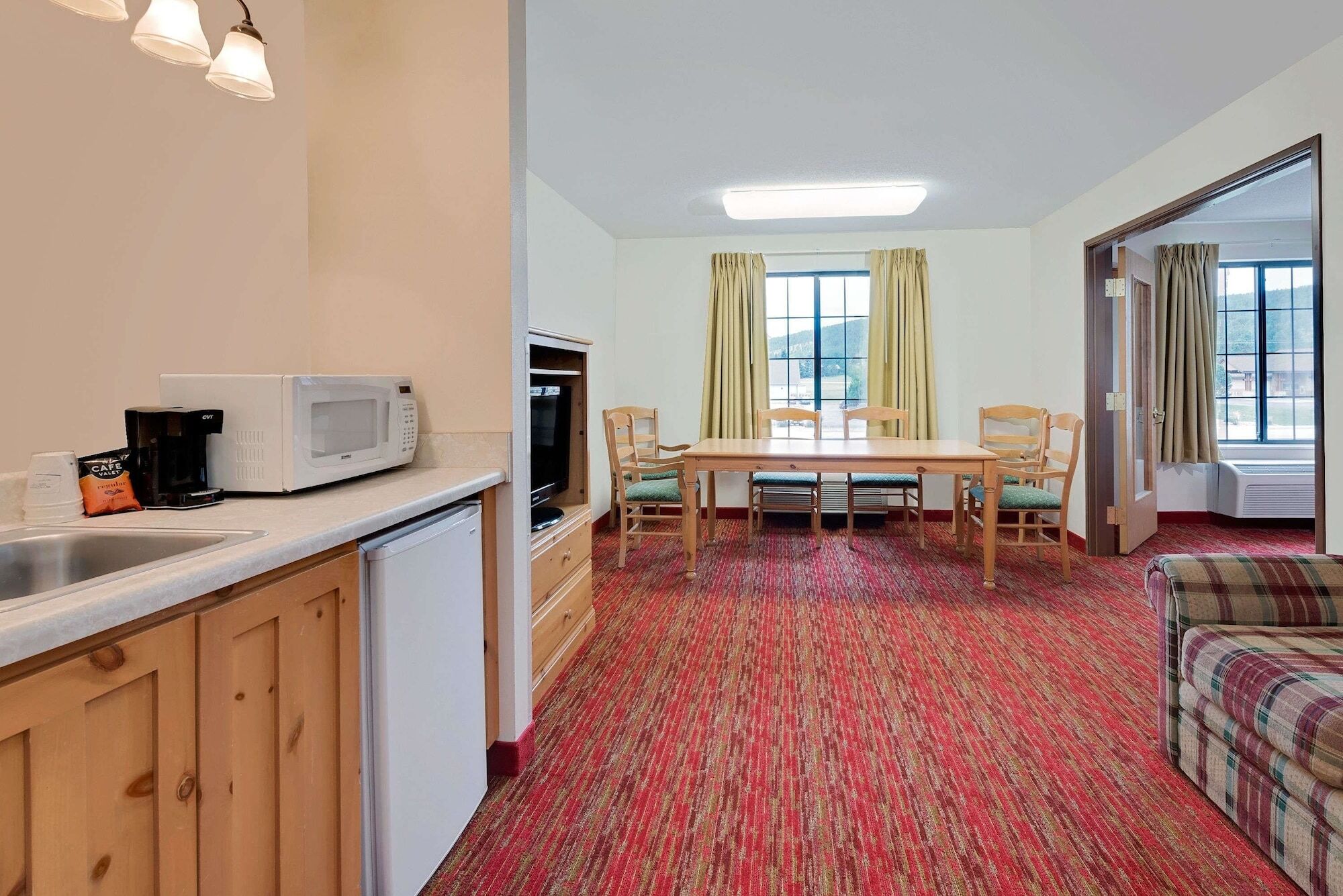 Summerset And Rapid West Hotel 3*
