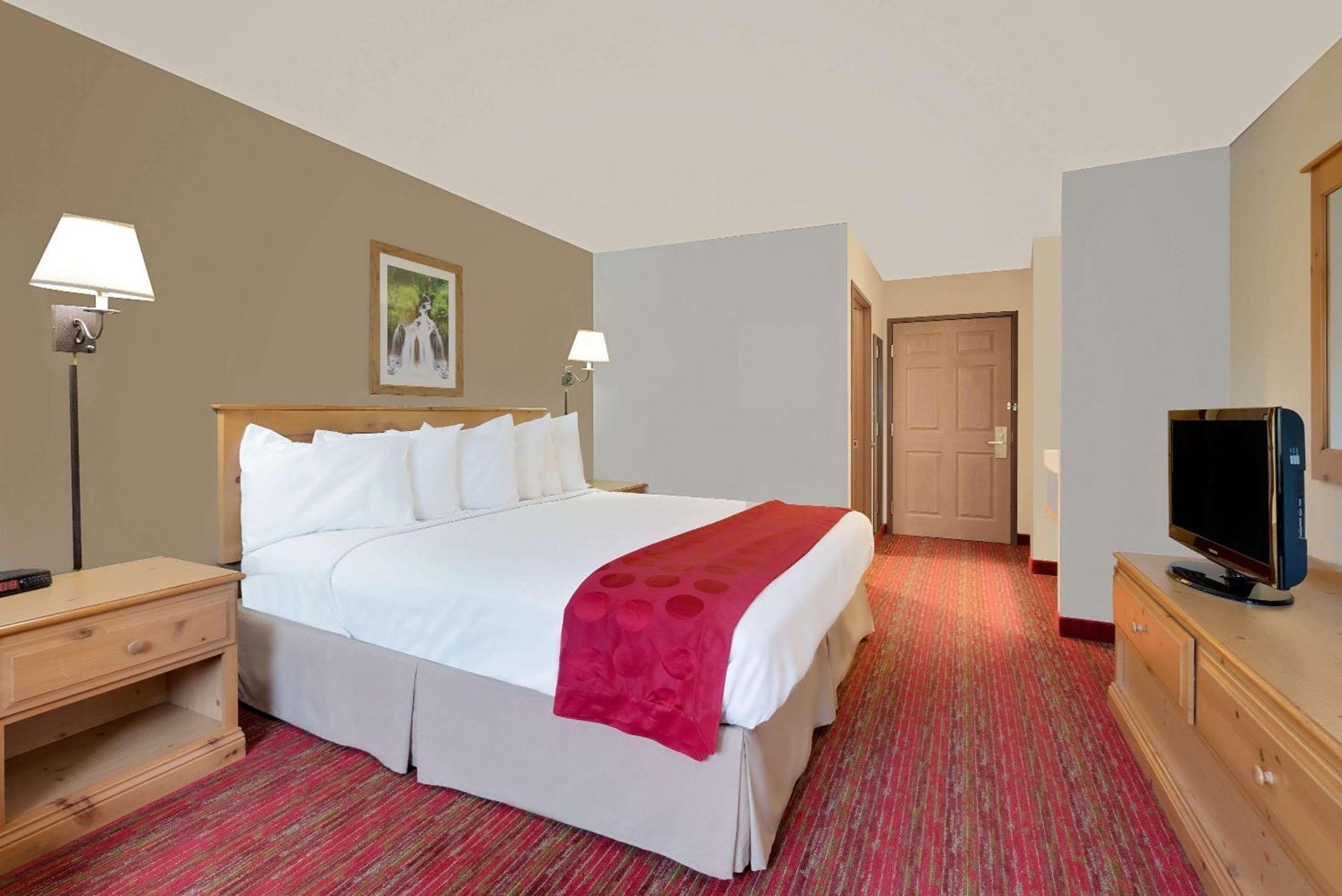 Summerset And Rapid West Hotel 3*